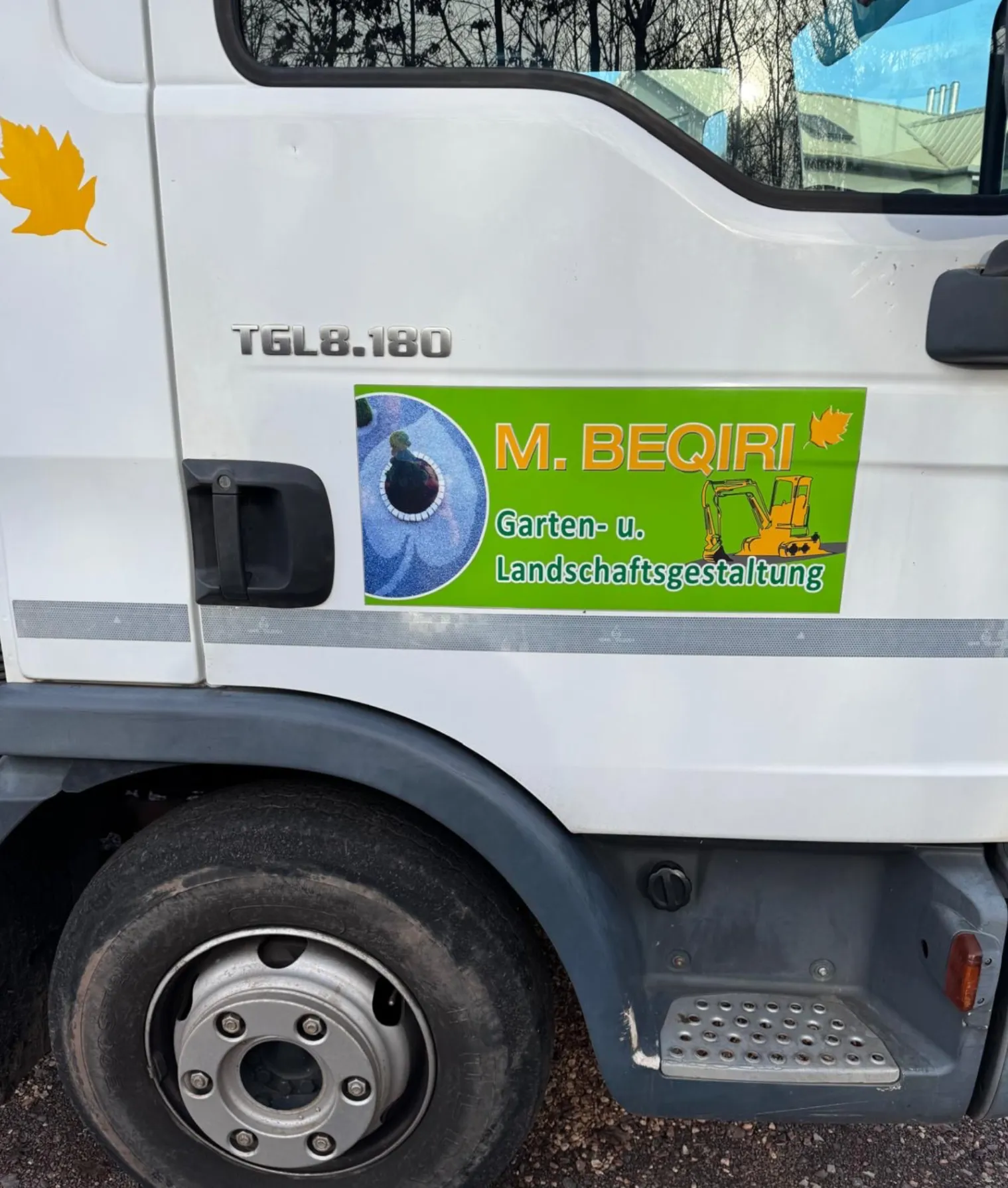 LKW Seitentür mit Logo M. Beqiri
