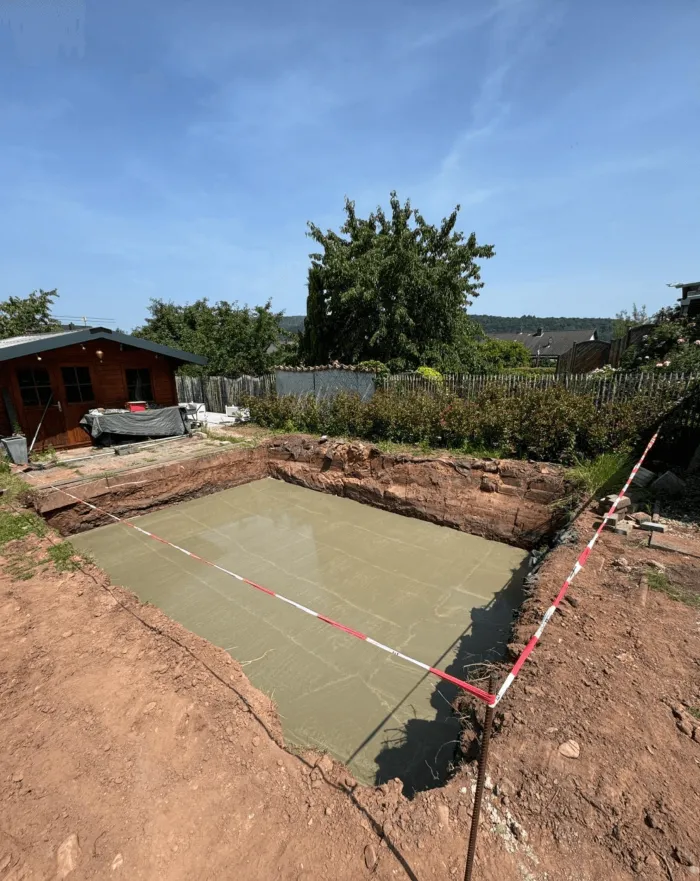 Grube für Poolbau